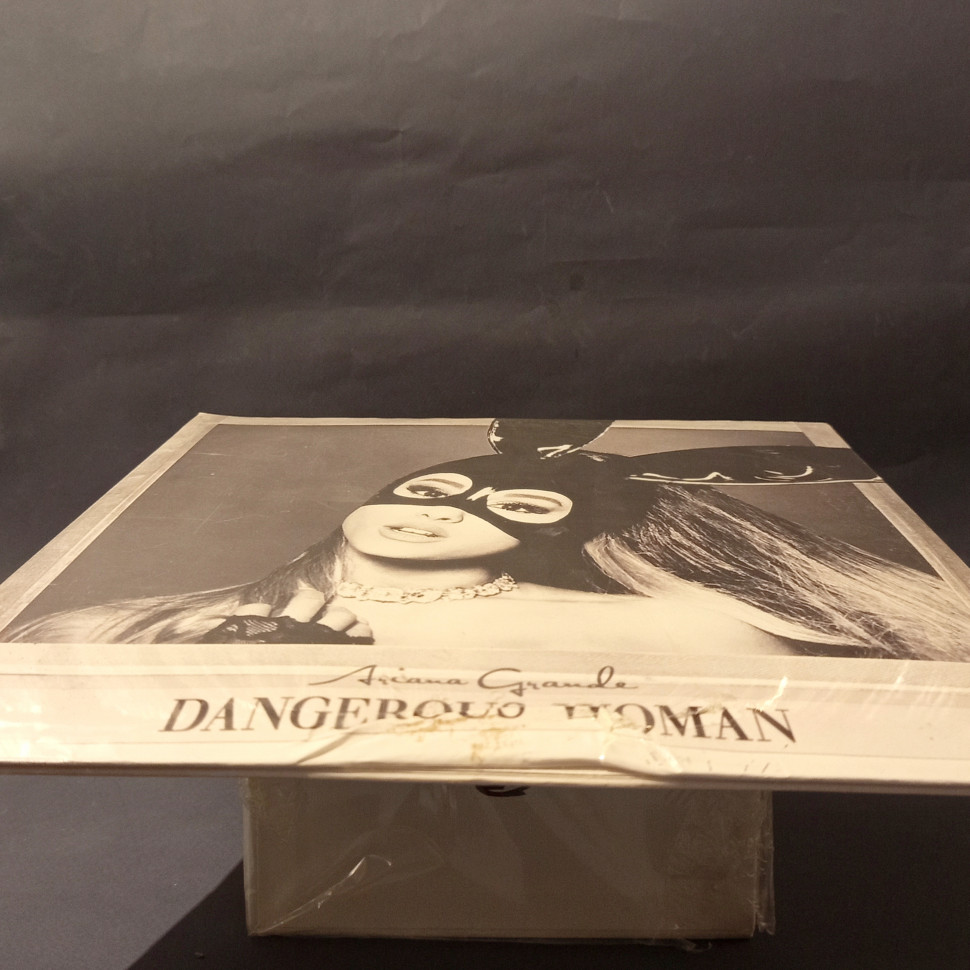 УЦЕНКА! Виниловая пластинка Ariana Grande - Dangerous Woman (2LP)