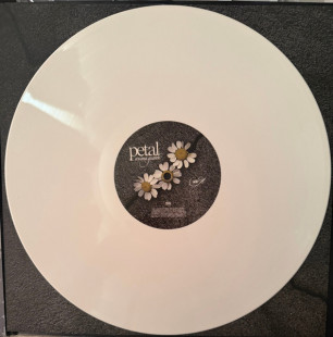 Виниловая пластинка Ariana Grande - Petal (Color) (LP)